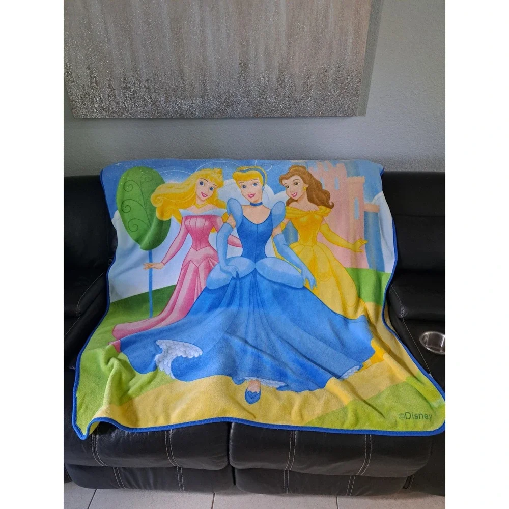 Disney Princesses Large Blanket Fleece Cinderella Belle‎ & Sleeping Beauty